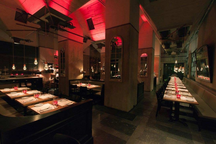 Modernes Restaurant JOSEPH’S in Köln mit warmem Lichtkonzept – ideale Location für ein Abendessen Köln.